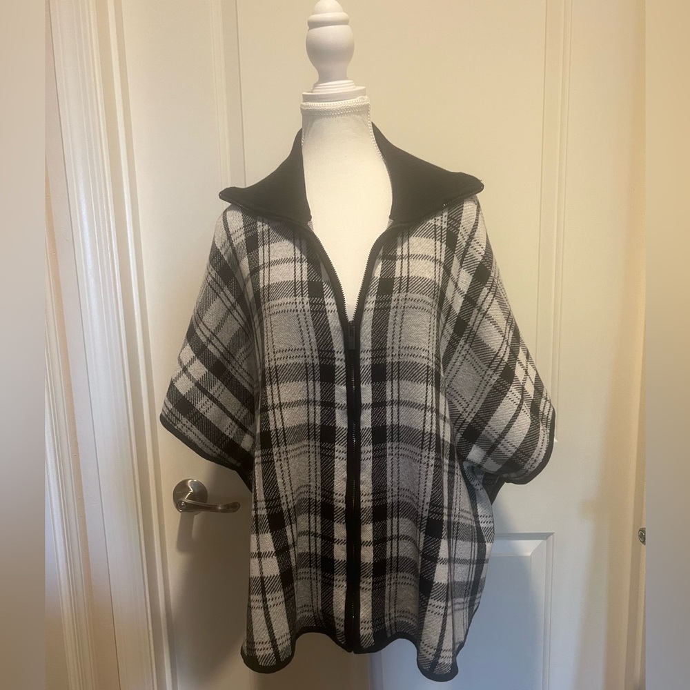 Jones New York Black and Gray Knit poncho type sweater